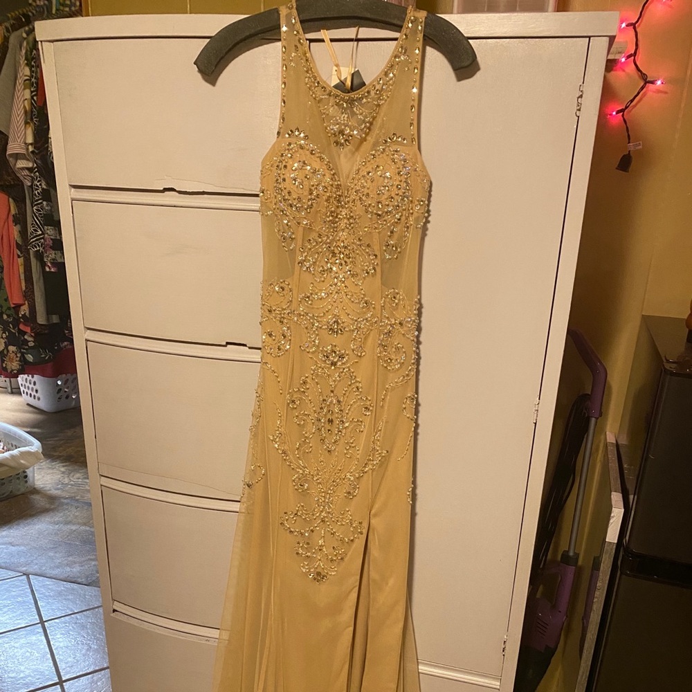 Formal Dress - Picture 5 of 11